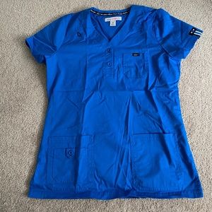 Koi stretch dahlia scrub top